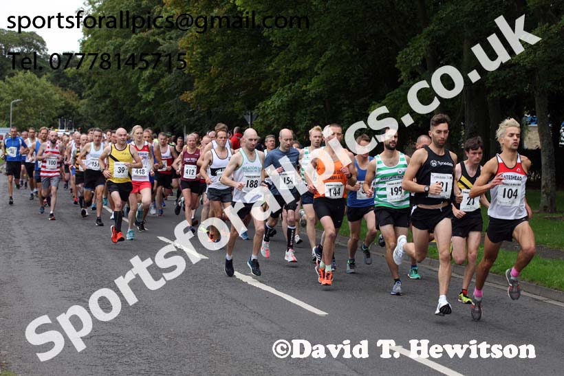 Tynedale Jelly Tea 10 Mile Road Race, Ovingham, Northumberland. Photo: David T. Hewitson/Sports for All Pics